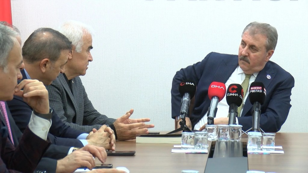 Mustafa Destici: Türkiye Yarı Savaş Halinde