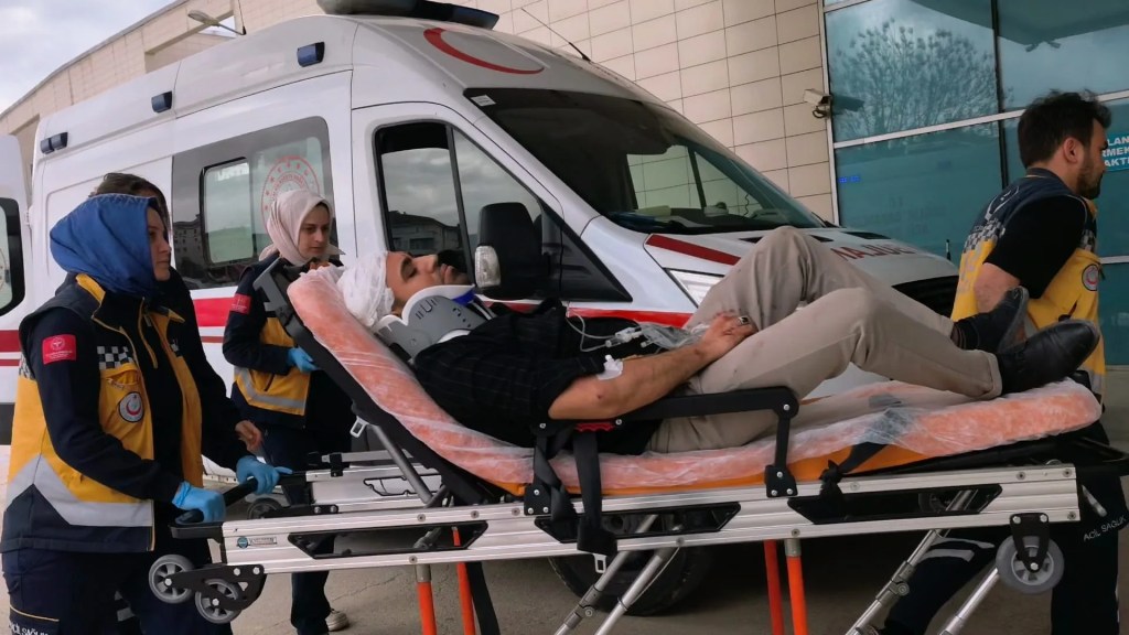 İnegöl'de Mobilya İmalathanesine Saldırı: 4 Yaralı