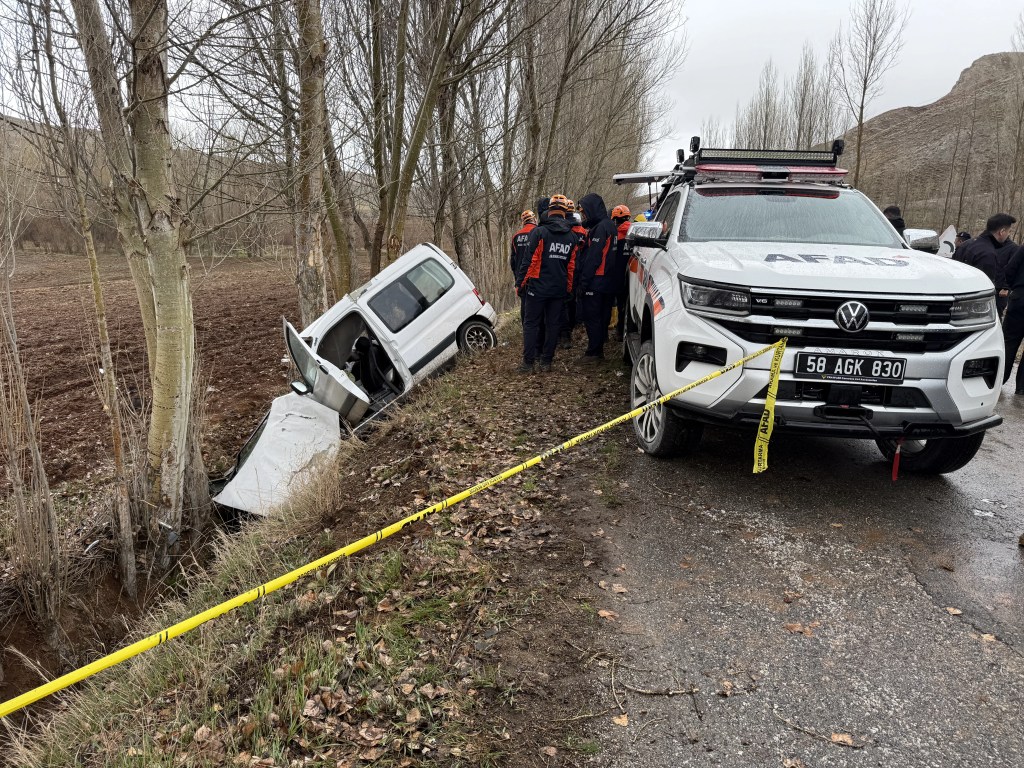 Sivas'ta Trafik Kazası: Üç Kişi Hayatını Kaybetti
