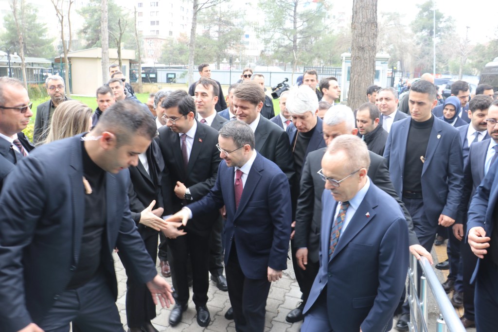 Bakan Gürlek Diyarbakır Adliyesi'ni Ziyaret Etti
