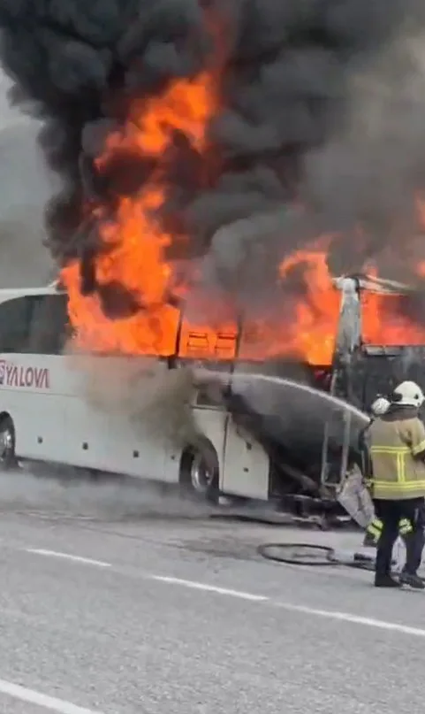 Yalova'da Yolcu Otobüsü Yangını Korkuttu