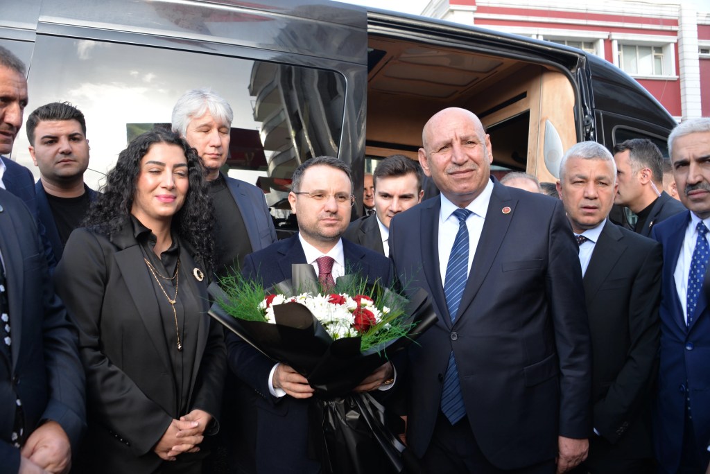 Bakan Gürlek Diyarbakır'da Partileri Ziyaret Etti