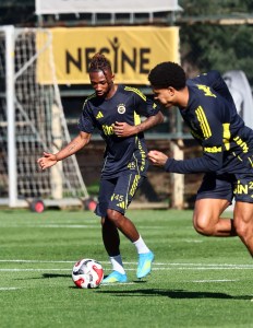 Fenerbahçe Beşiktaş Derbisine Hazırlanıyor