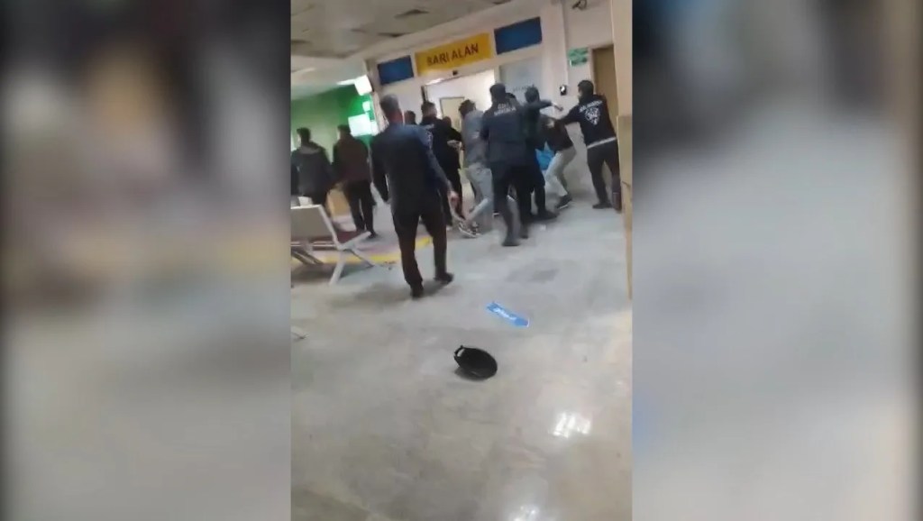 Şanlıurfa'da Hastanede Çıkan Kavga Kameralara Yansıdı