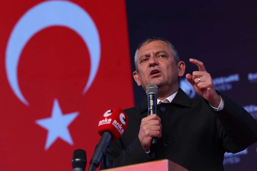 Özgür Özel: CHP Yük Altında Ezilmez