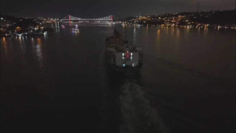 İstanbul Boğazı'nda Gemi Arızası Trafiği Durdurdu