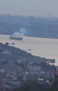 İstanbul Boğazı'nda Gemi Arızası Trafiği Durdurdu