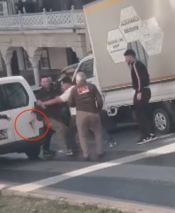 Kağıthane'de Trafikte Bıçaklı Kavga
