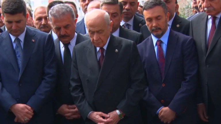 Devlet Bahçeli Alparslan Türkeş'in Kabrini Ziyaret Etti