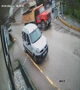 Hareket Eden Kamyon Yayaya Çarptı: Kaza Kamerada