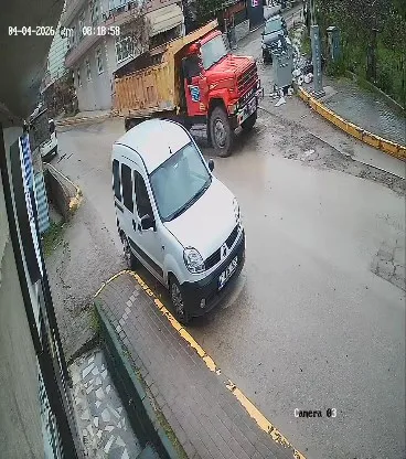 Hareket Eden Kamyon Yayaya Çarptı: Kaza Kamerada