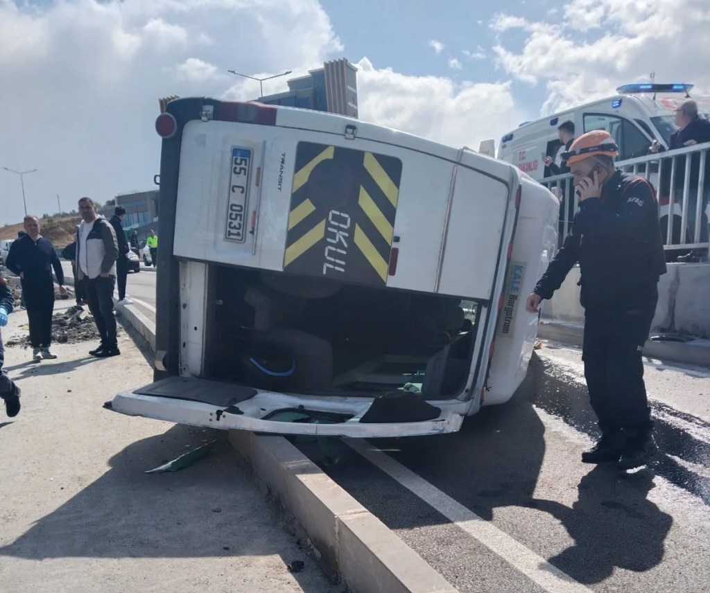 Samsun'da Minibüs Kazası: Sürücü Yaralandı