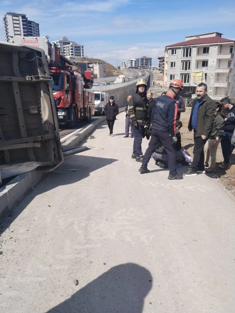 Samsun'da Minibüs Kazası: Sürücü Yaralandı