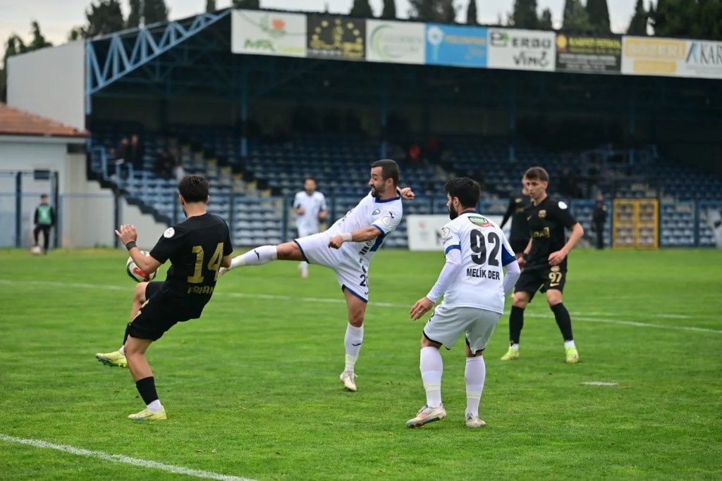 Karacabey Belediye Spor Kastamonuspor'u Farklı Geçti