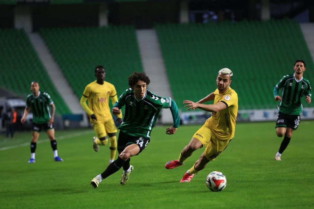 Sakaryaspor ve İstanbulspor Beraberliği Paylaştı