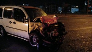 Kayseri'de Arızalanan Minibüse Çarpan Araç Kazaya Neden Oldu