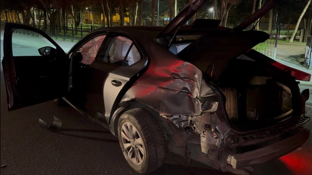 Kartal'da İki Otomobil Çarpıştı: Dört Yaralı
