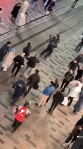 İstiklal Caddesi'nde AVM'de Kavga: Teyze Yeğenini Kurtardı