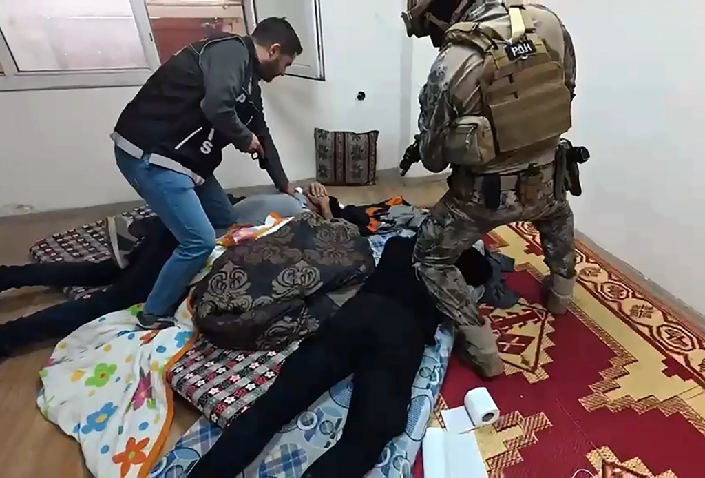 Adana'da Uyuşturucu Hap Operasyonu: 9 Kişi Gözaltında