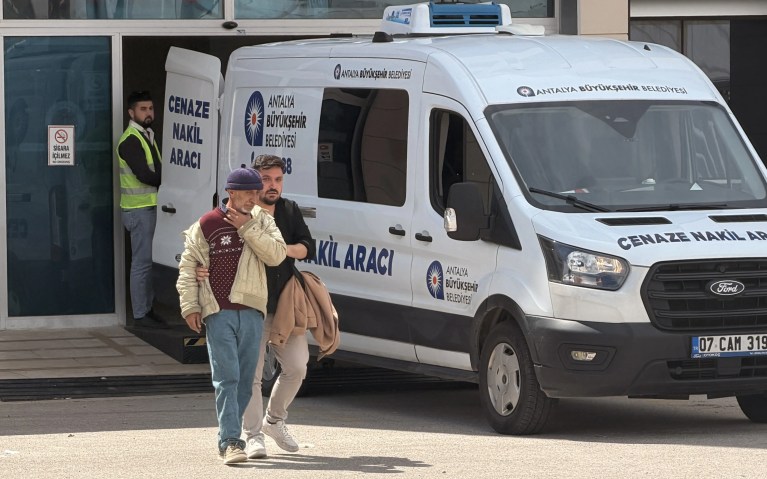 Antalya'da Trafik Kazası: İki Çocuk Hayatını Kaybetti