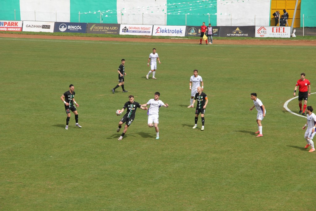 12 Bingölspor'un Tarihi Zaferi: 2. Lig'e Yükseldi