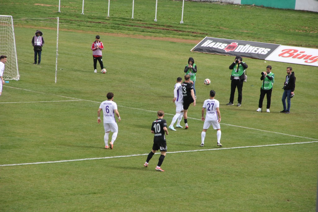 12 Bingölspor'un Tarihi Zaferi: 2. Lig'e Yükseldi