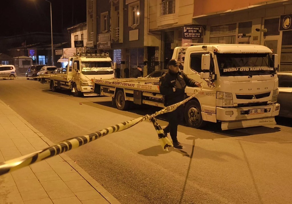 Kars'ta İki Çekici Aracı Kurşunlandı