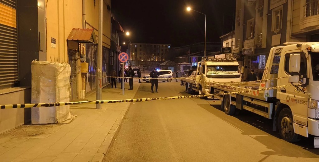 Kars'ta Park Halindeki Çekicilere Silahlı Saldırı