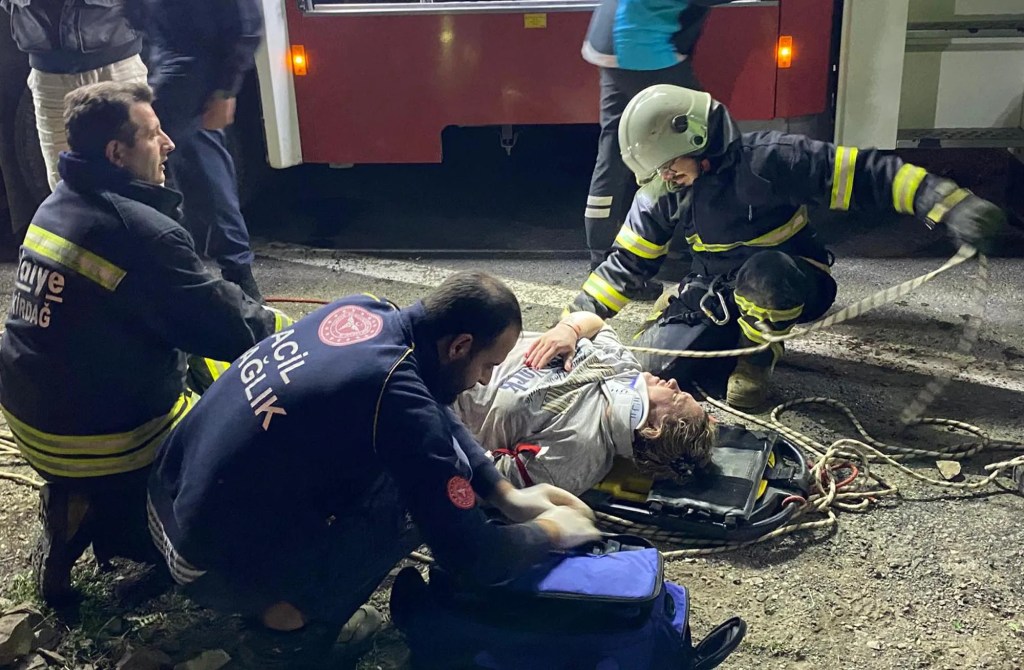 Tekirdağ'da Deniz Kenarına Düşen Otomobilde Yaralanma