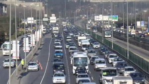İstanbul'da Pazartesi Trafik Yoğunluğu Zirvede