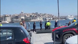 Fatih'te Döner Bıçağıyla Kendini Yaralayan Adam