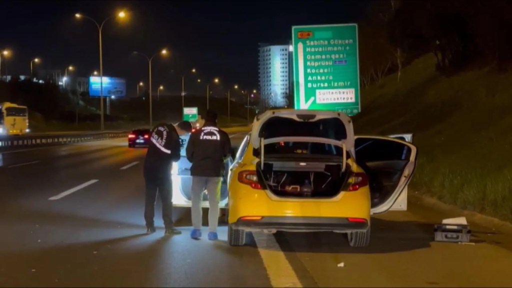 Sultanbeyli TEM'de Taksinin Çarptığı Yaya Hayatını Kaybetti