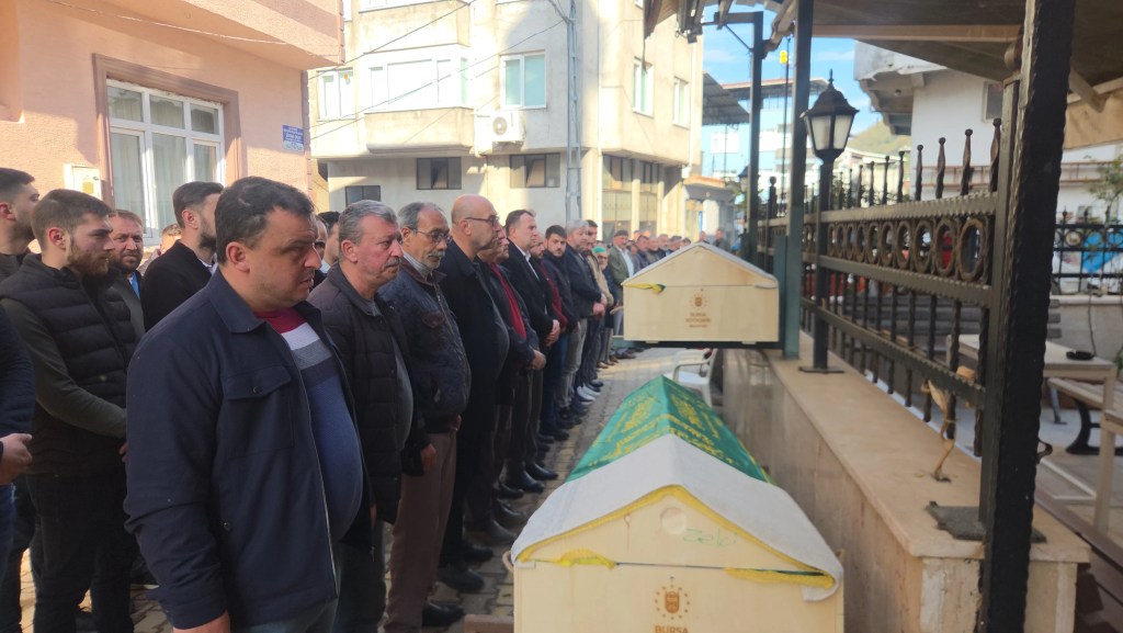 Bursa'da Cinayet: Baba ve Oğul Toprağa Verildi