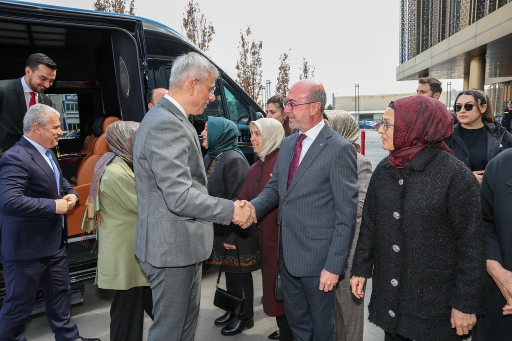 Bakan Memişoğlu: Anne adaylarına özel ebe desteği sağlıyoruz
