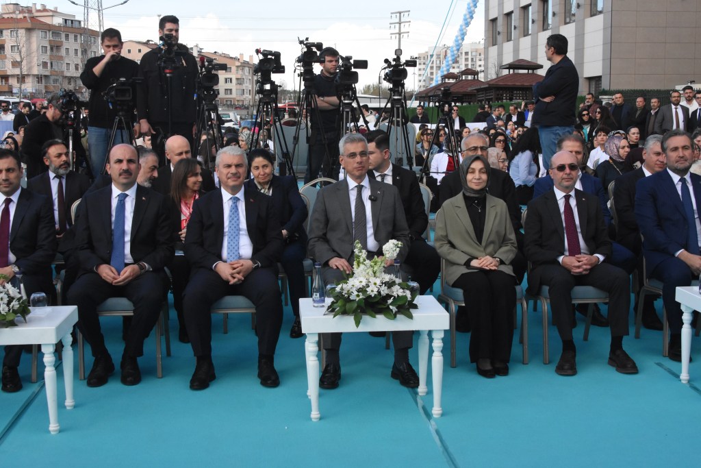 Bakan Memişoğlu: Anne adaylarına özel ebe desteği sağlıyoruz