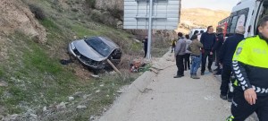 Sivas'ta Şarampole Devrilen Araçta 3 Kişi Yaralandı