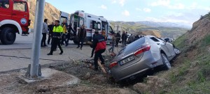 Sivas'ta Şarampole Devrilen Araçta 3 Kişi Yaralandı
