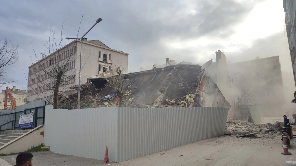 Keşan'da Tehlikeli Bina Yıkımına Ağır Ceza