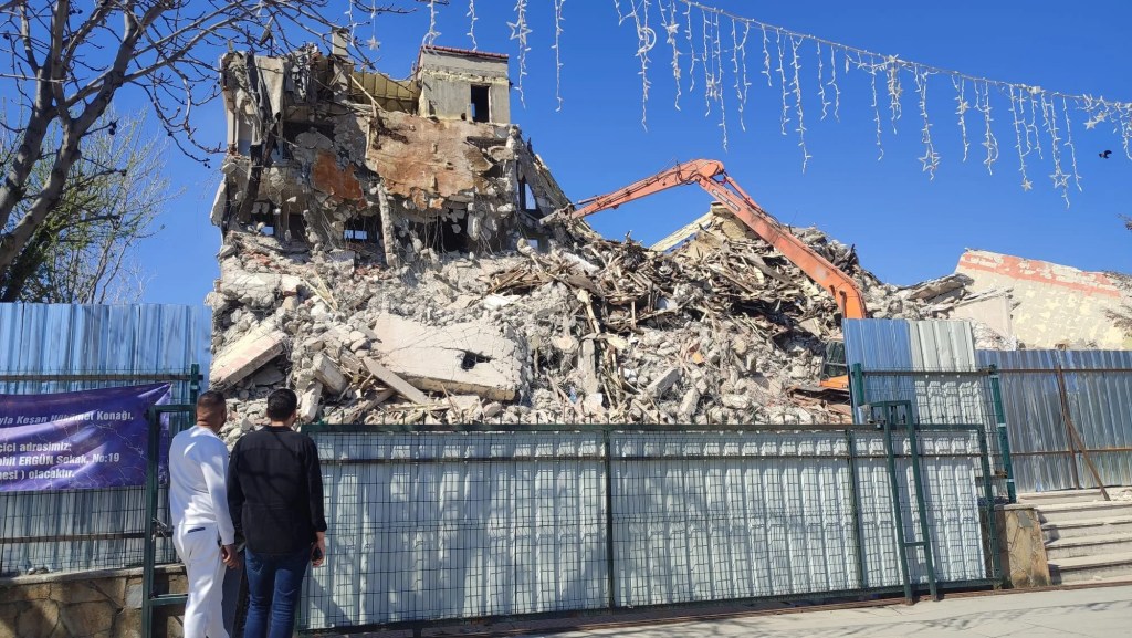 Keşan'da Tehlikeli Bina Yıkımına Ağır Ceza