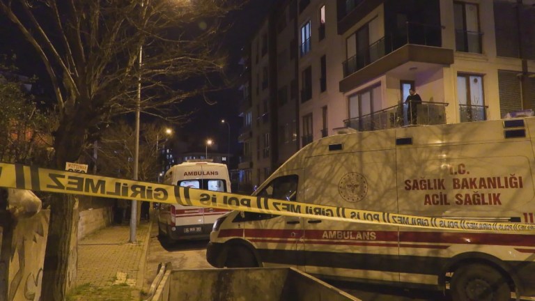 Çekmeköy'de Aile Faciası: Anne ve Ağabey Öldürüldü