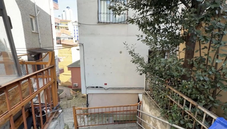 Kağıthane'de Üsteğmen Evinde Ölü Bulundu