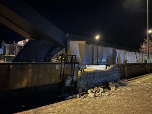 Kayseri'de Otomobil Beton Bloğa Çarptı: 1 Yaralı