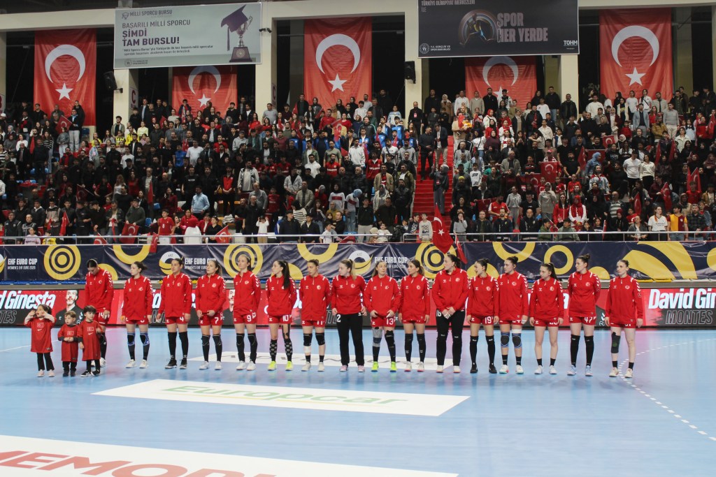 Türkiye Kadın Hentbol Takımı Macaristan'a Yenildi
