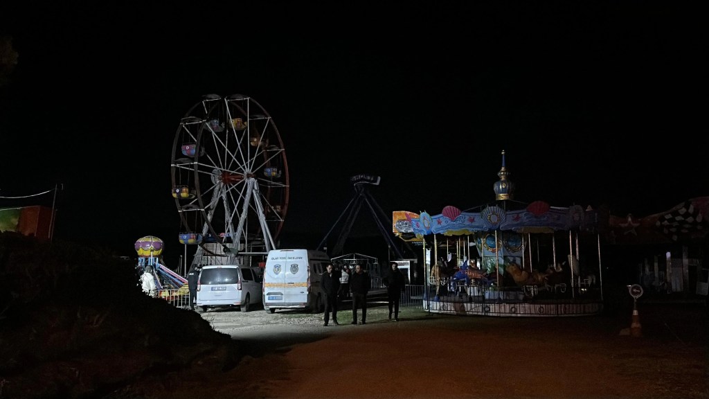Edirne'de Lunaparkta Talihsiz Kaza: Genç Adam Hayatını Kaybetti