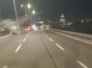 Kağıthane'de Otomobil Kazası Kamerada: 1 Yaralı