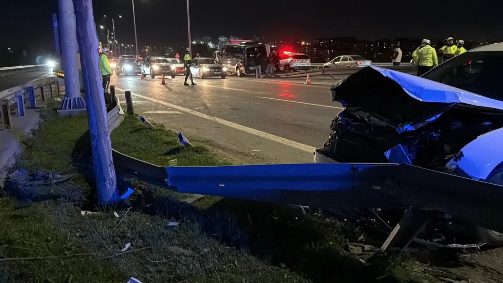 Kağıthane'de Otomobil Kazası Kamerada: 1 Yaralı