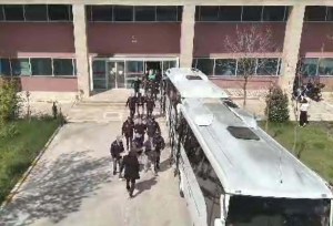 Manisa'da FETÖ Operasyonu: 24 Kişi Tutuklandı