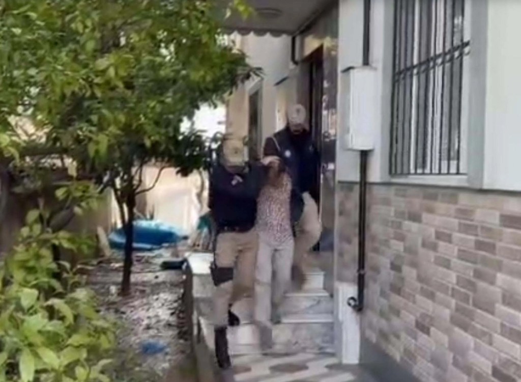Manisa'da FETÖ Operasyonu: 24 Kişi Tutuklandı