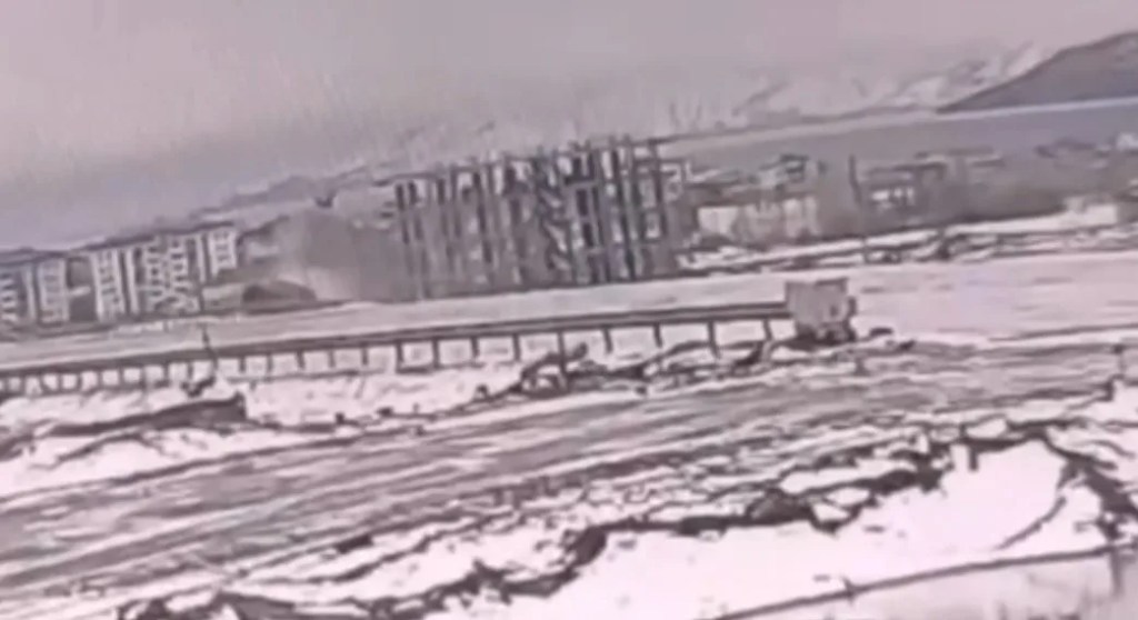 Bitlis'te Takla Atan Otomobil Kazası Kamerada