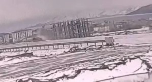 Bitlis'te Takla Atan Otomobil Kazası Kamerada